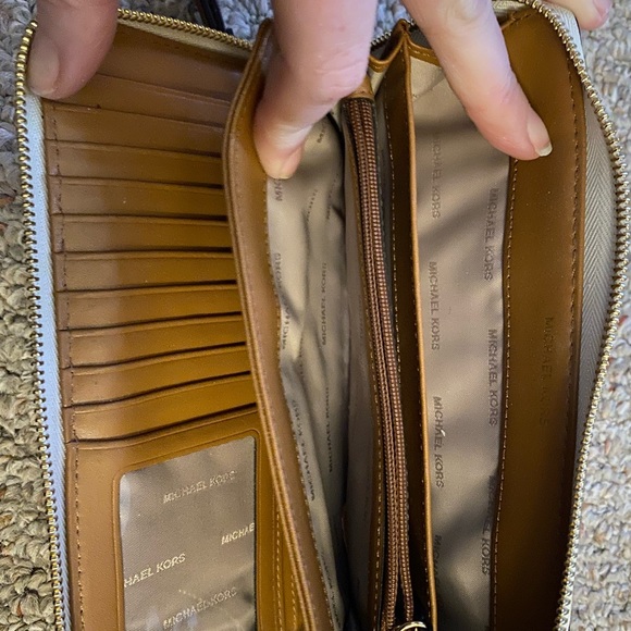 Michael Kors wallet - Picture 4 of 4